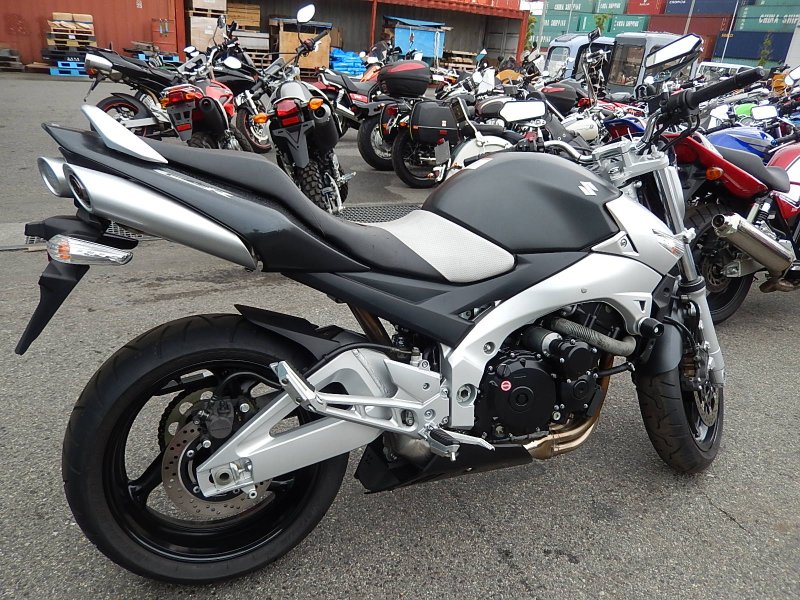 Мото Suzuki GSR 400