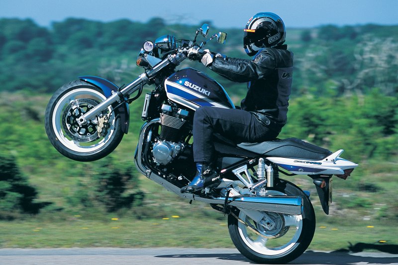 Сузуки GSX 1400