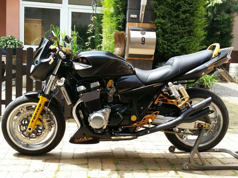 Сузуки GSX 1400