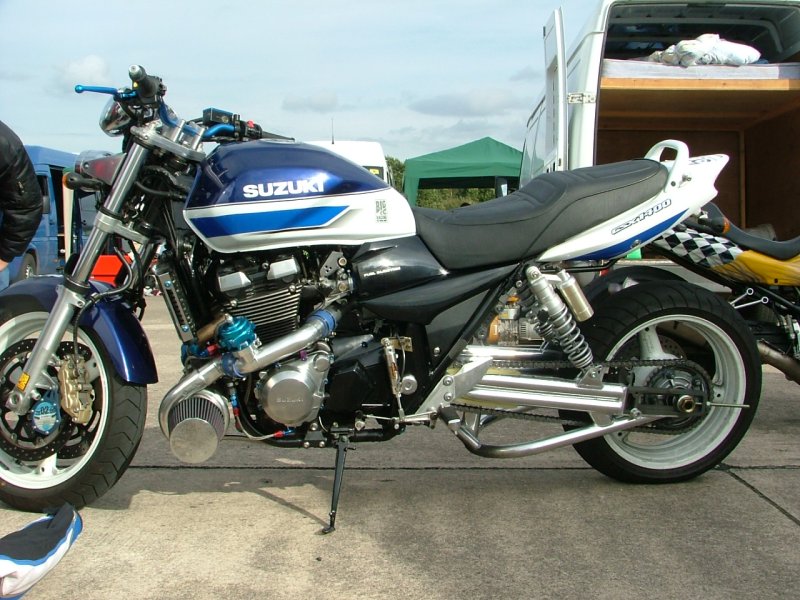 GSX 1400 бак