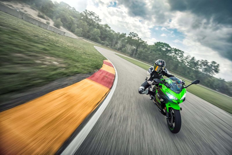 Kawasaki Ninja 400 se
