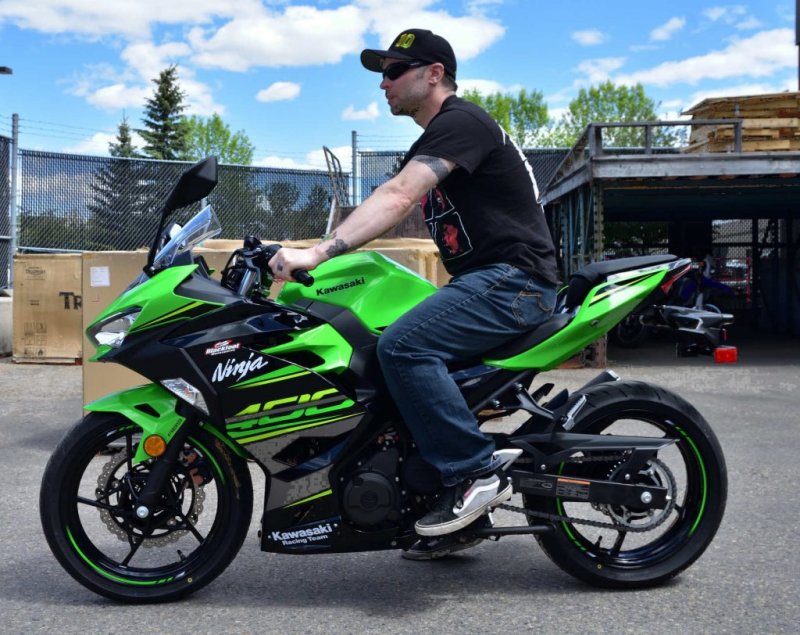 Kawasaki Ninja 400r посадка