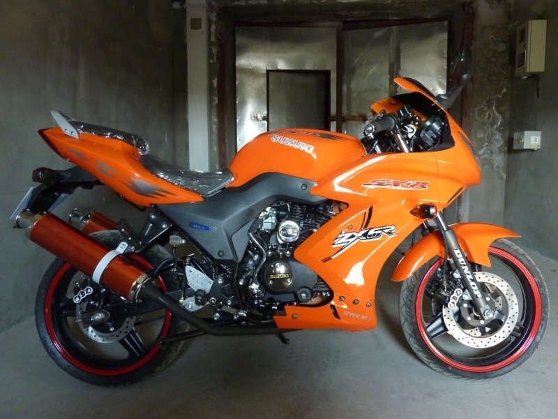 Спортбайк Suzuki SX-R 250