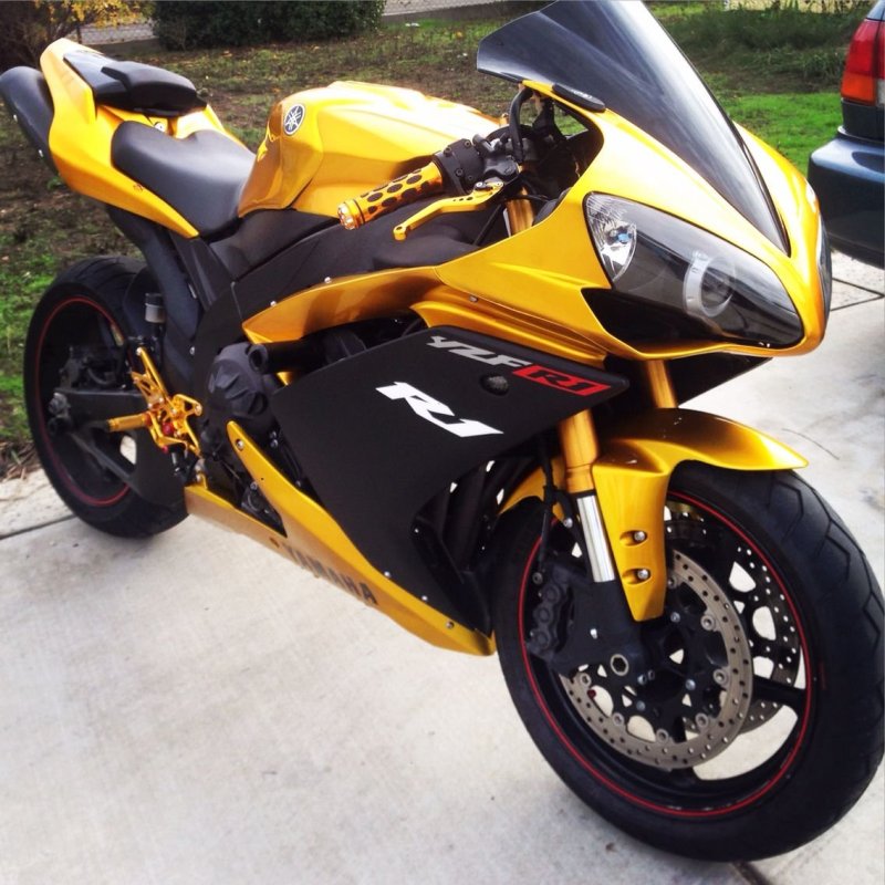 Yamaha r1 Gold
