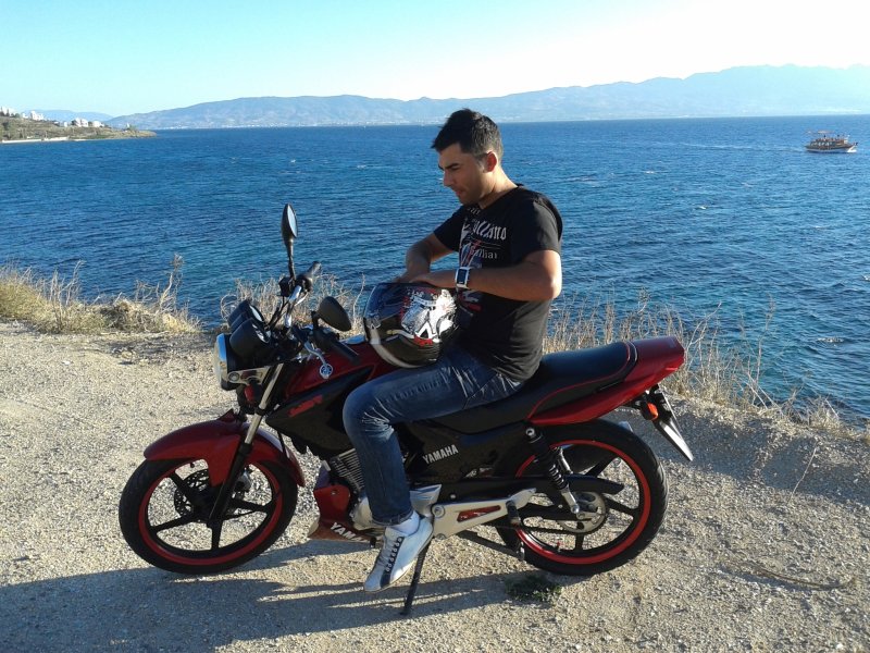 Yamaha YBR 125 С человеком