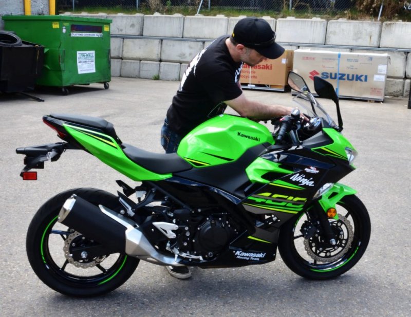Kawasaki Ninja 400 черный