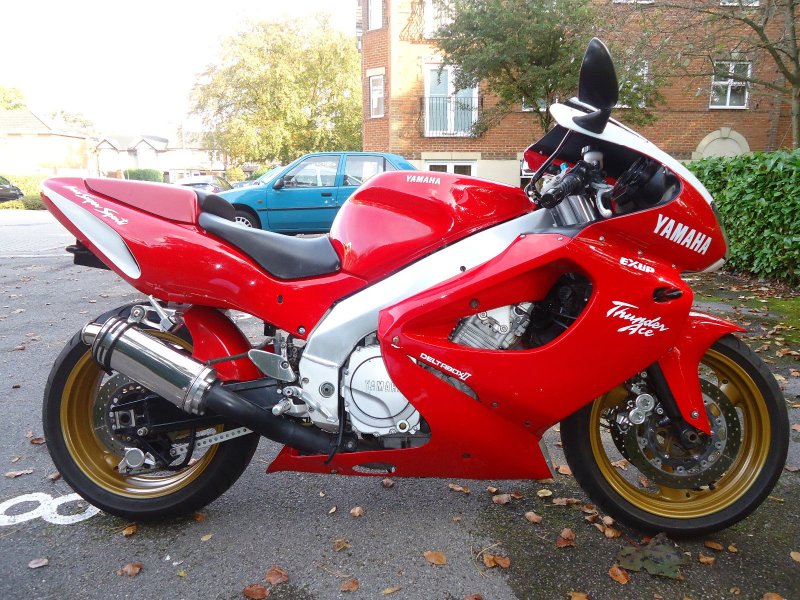 Yamaha yzf1000r Thunderace