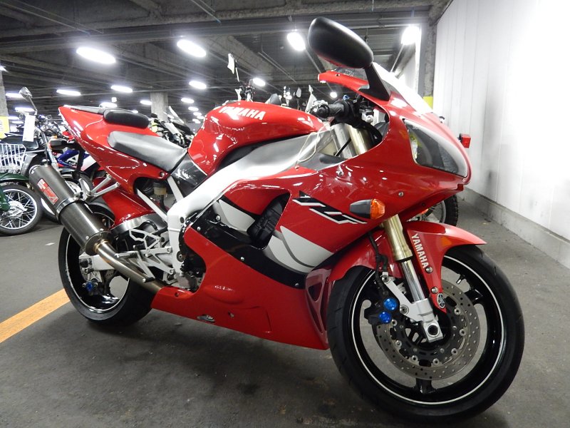 Yamaha YZF-r1 красный