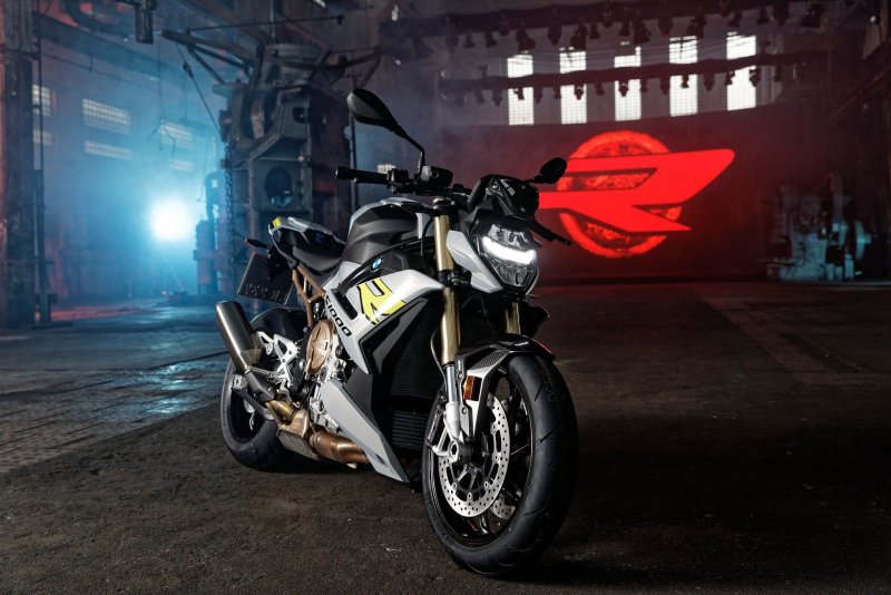 БМВ s1000r 2021