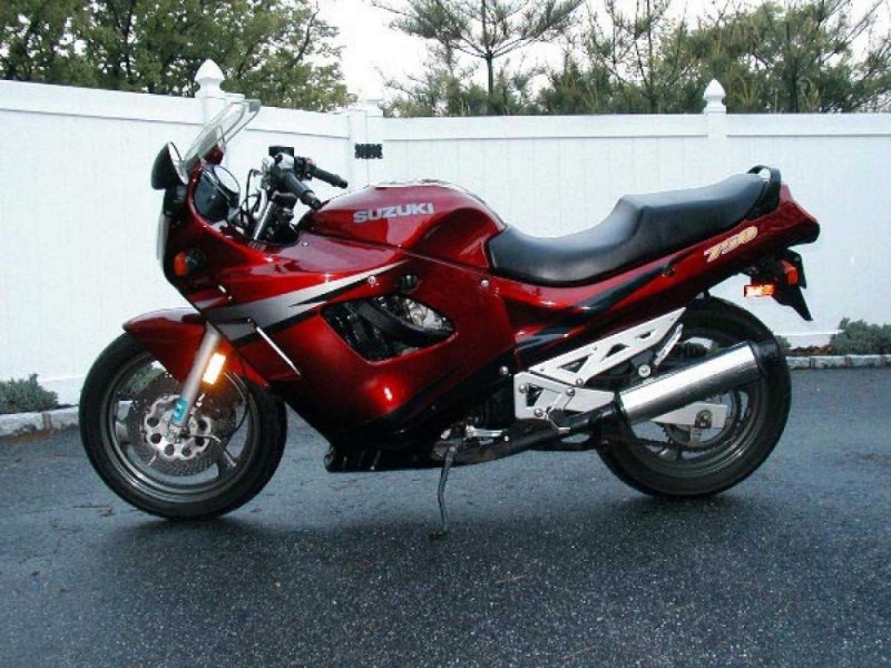 Сузуки GSX 750 F Katana