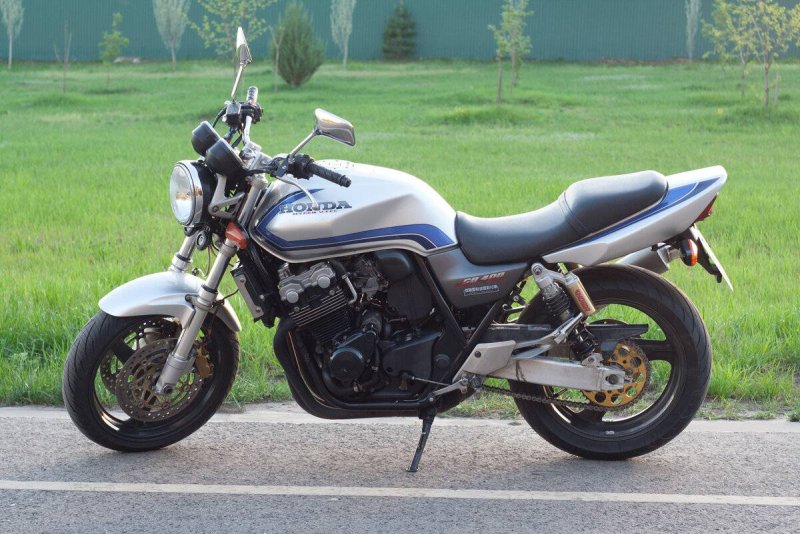 Honda CB 400 super four