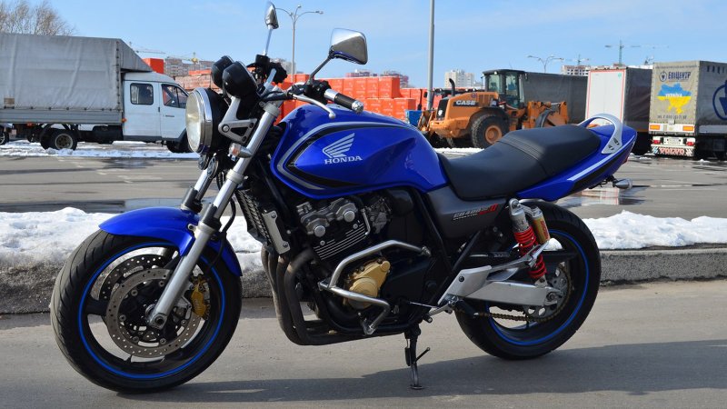 Honda CB 400 VTEC 1
