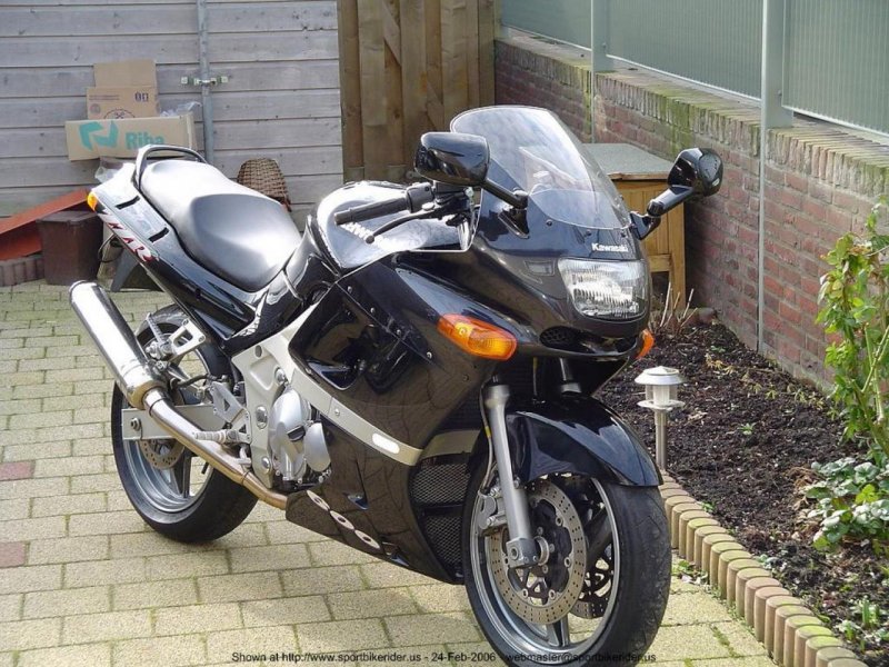 Кавасаки ЗЗР 600