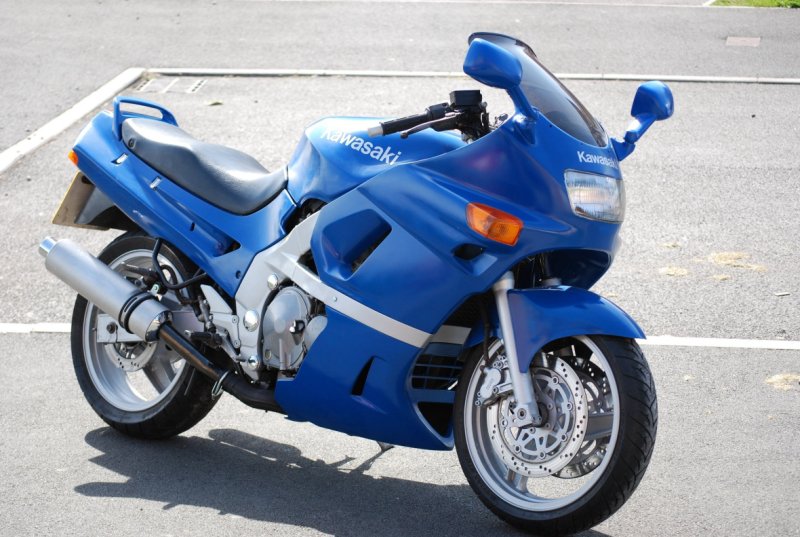 Кавасаки ZZR 400