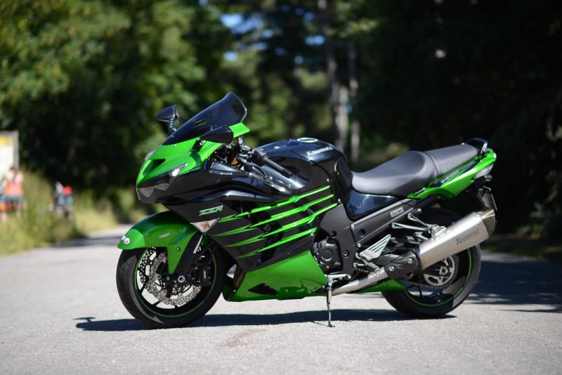 Мотоцикл Kawasaki zzr1400