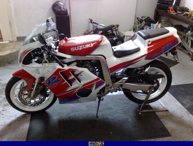 Сузуки GSX R 400