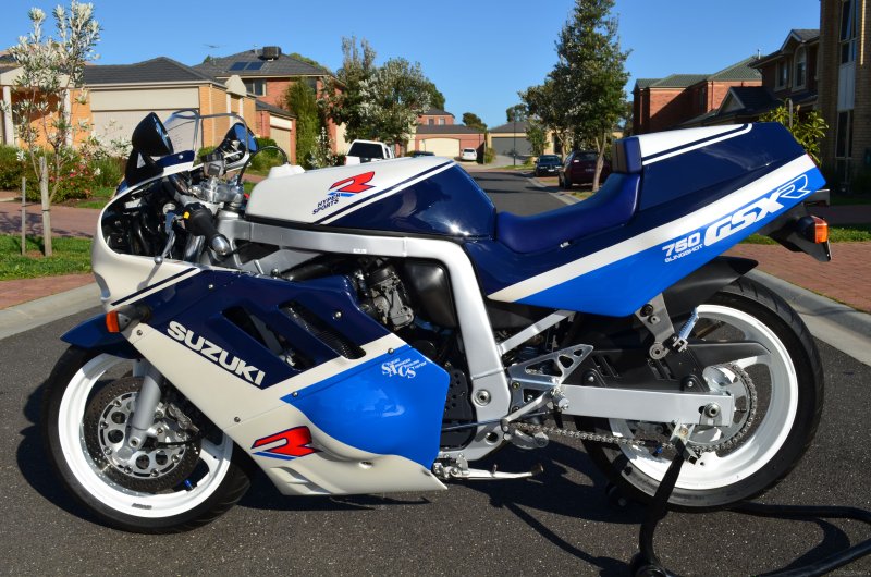 Судзуки GSX 750