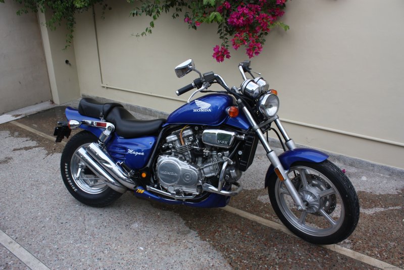 Honda Magna vf750c v45