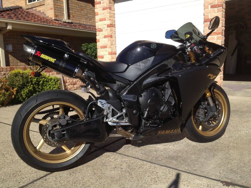 Yamaha r1 черный матовый