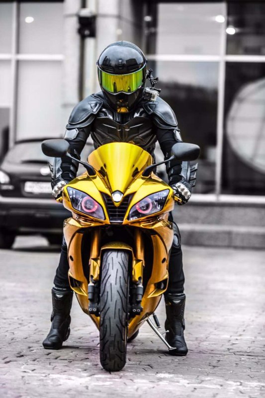 Yamaha r6 черный с мотогонщиком