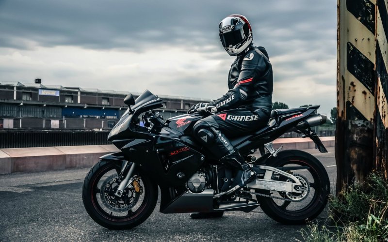 Хонда cbr1000rr с пилотом