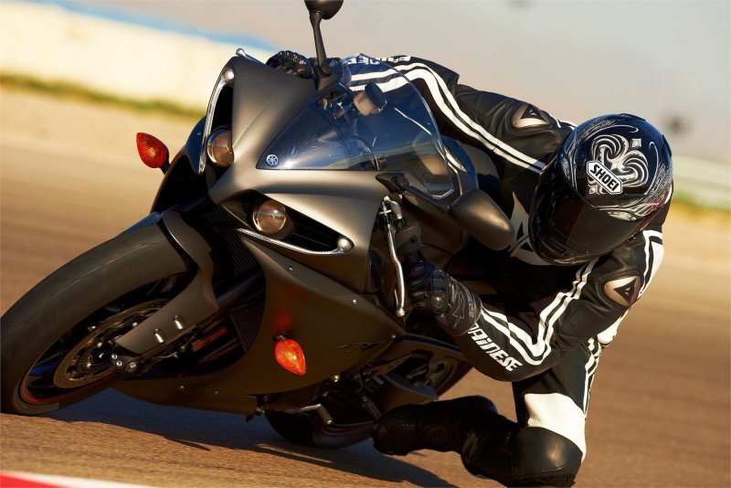 Yamaha r1 1300