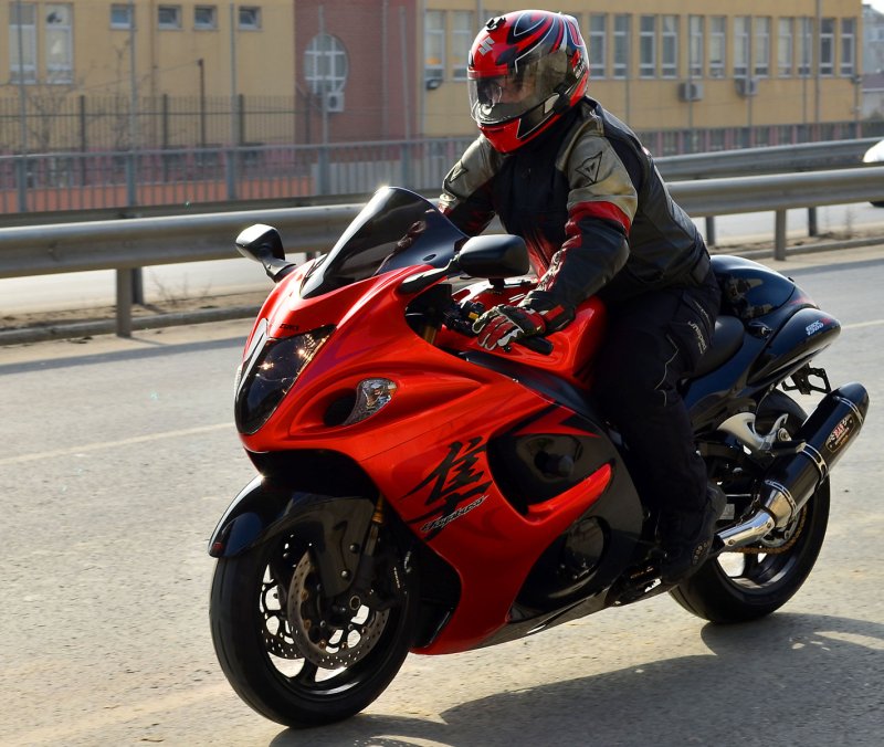 Сузуки Хаябуса байкер