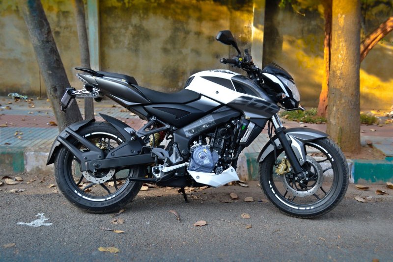 Мотоцикл Bajaj Pulsar 200