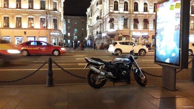 Где я могу припарковать свой мотоцикл в центре города?