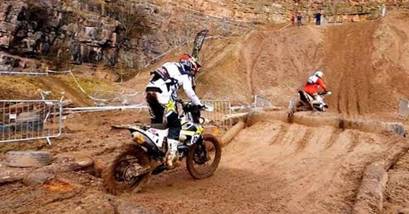 Препятствие для мотоциклов на соревнованиях