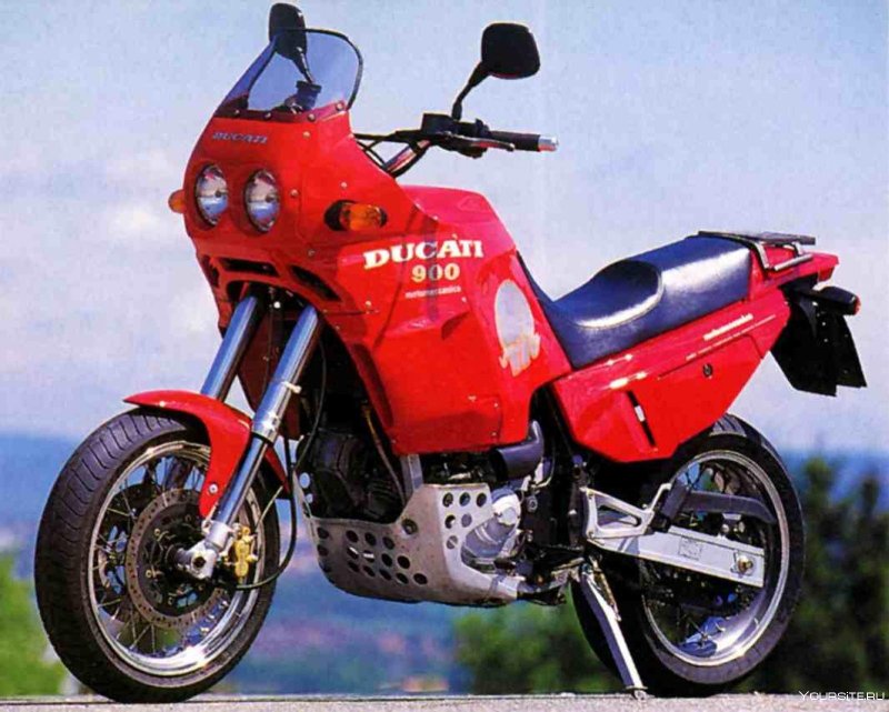 Мотоцикл Cagiva 900