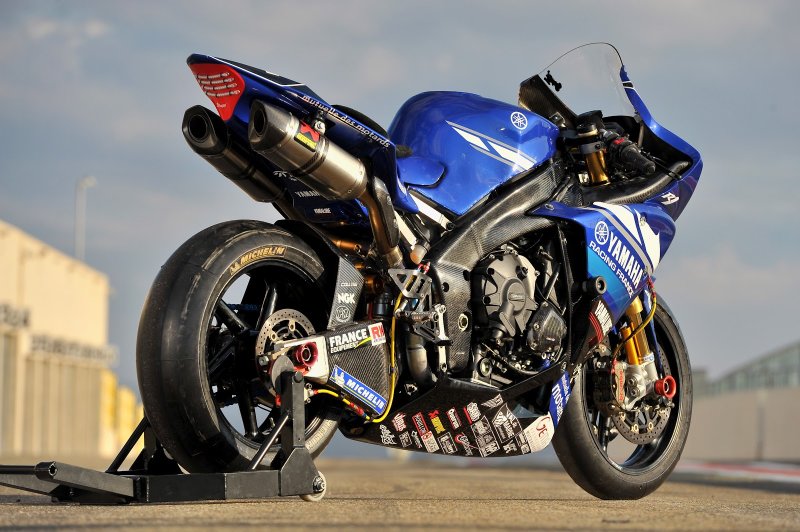 Трековый мотоцикл Yamaha r1