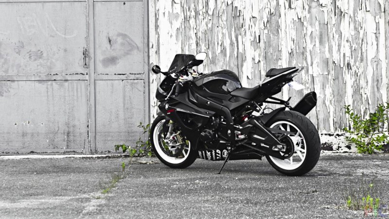 Мотоцикл черно белый