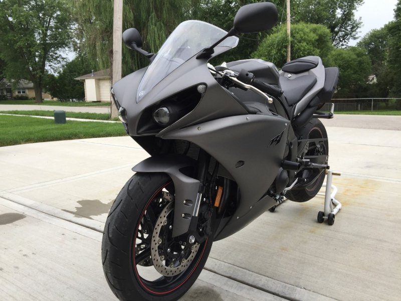 Ямаха r1 черный