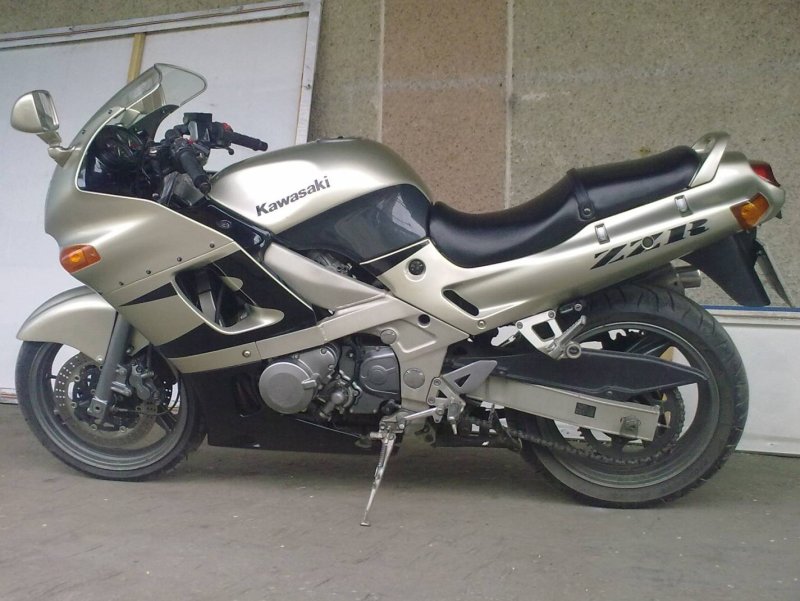Кавасаки ЗЗР 400