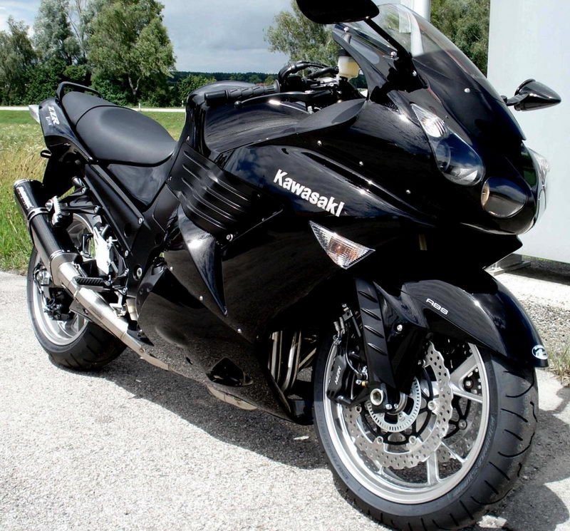 Мотоцикл Kawasaki zzr1400