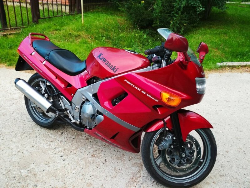 Кавасаки ZZR 400