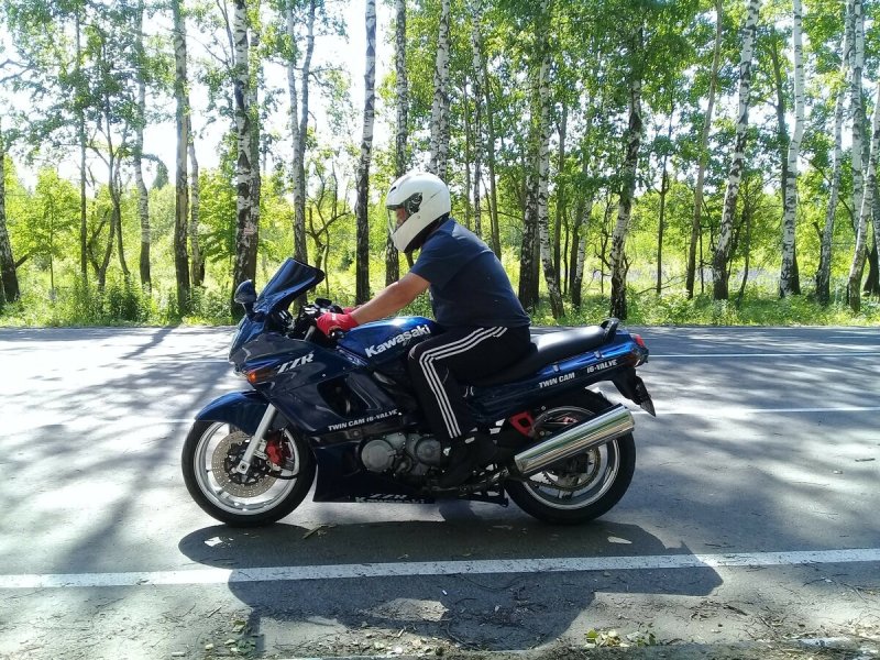 Кавасаки ЗЗР 400 С водителем