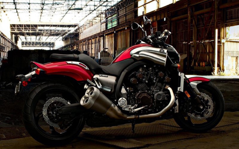 Yamaha v Max 1700 красный
