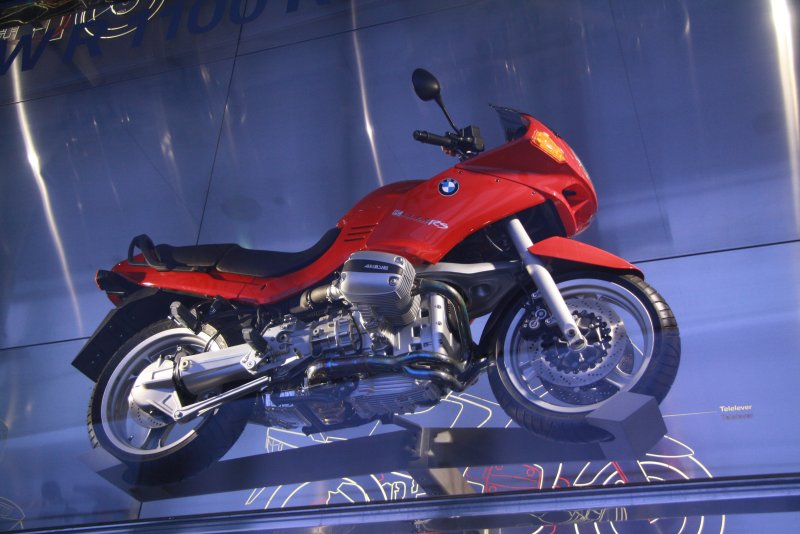 BMW r1100rs спереди