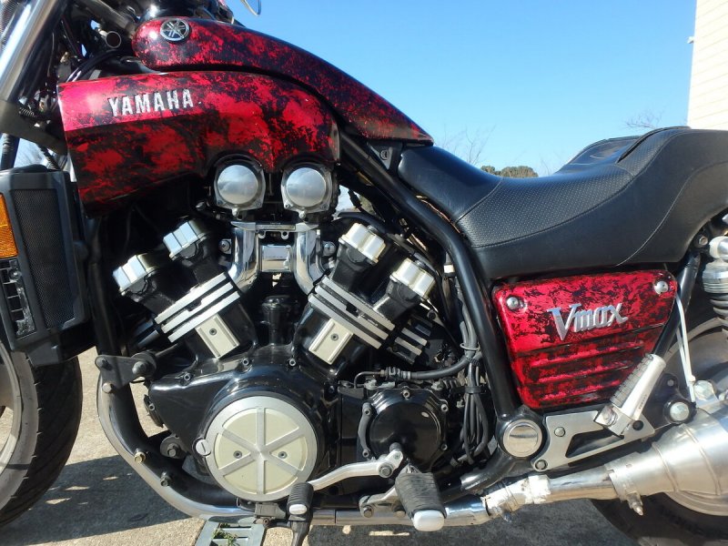 Красный Vmax 1200 Yamaha