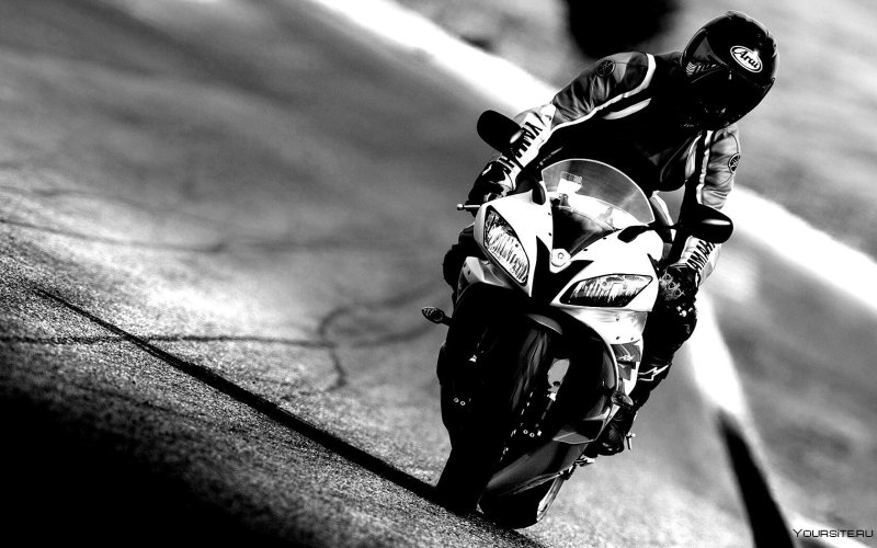 Крутой мотоциклист