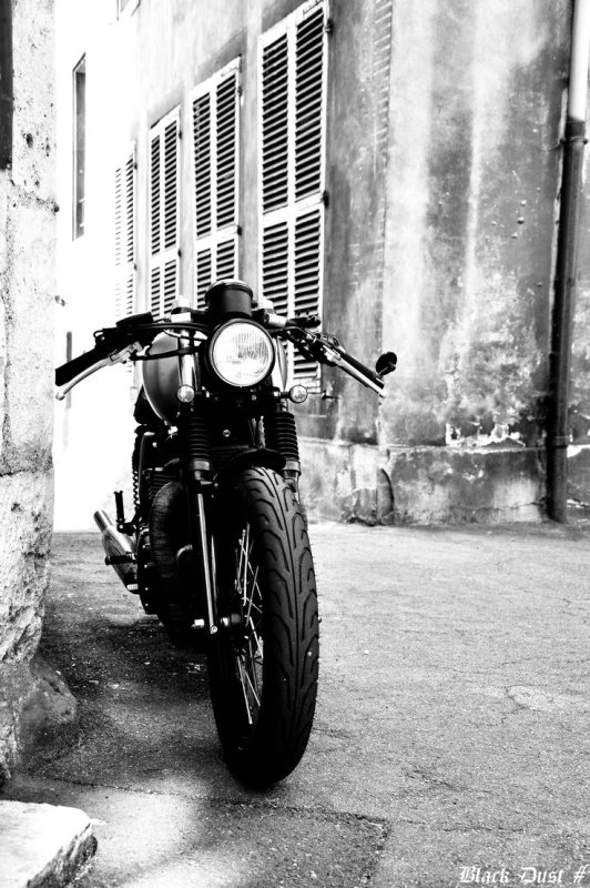 Мотоцикл ретро черный