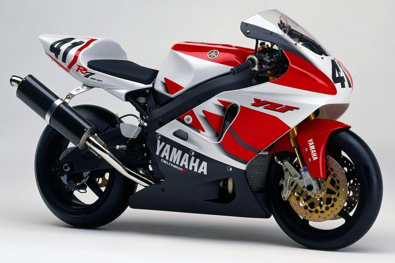 Yamaha r8