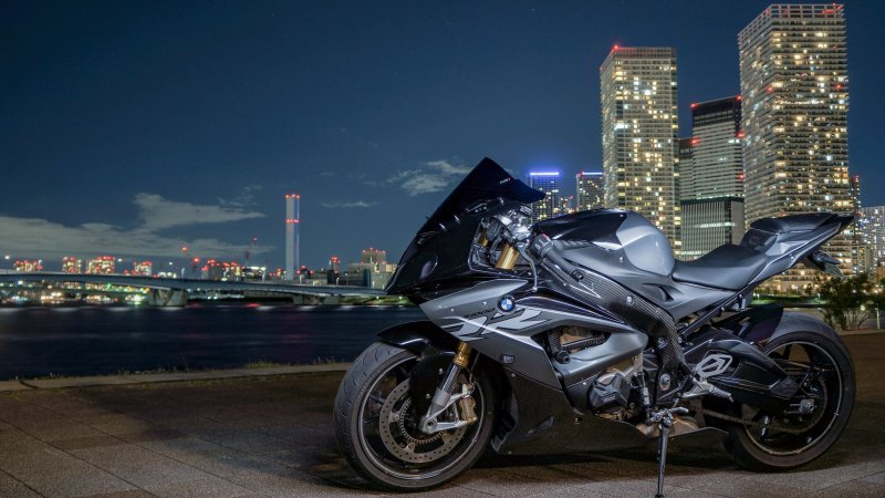 BMW s1000rr ночью