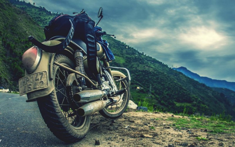 Мотоцикл на фоне гор