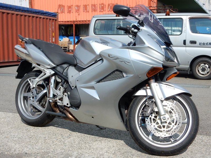 Автомобиль Honda VFR 800