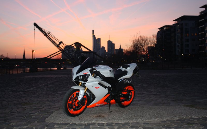 Yamaha r1 черно красный