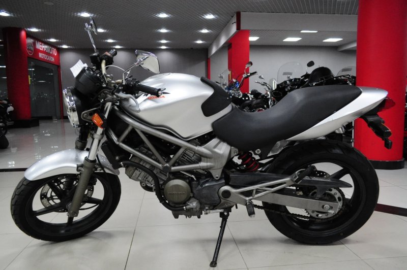 Honda vtr250 серебристый золотой