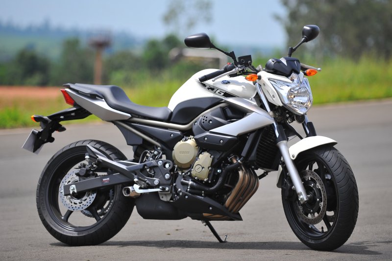 Moto-Yamaha xj6-n